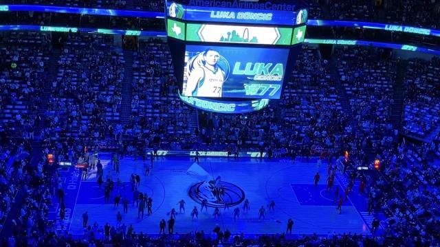 1641864363705073371.jpg 开云体育下载网址-【现场】东契奇大三双阻击公牛 全明星首发朝他招手