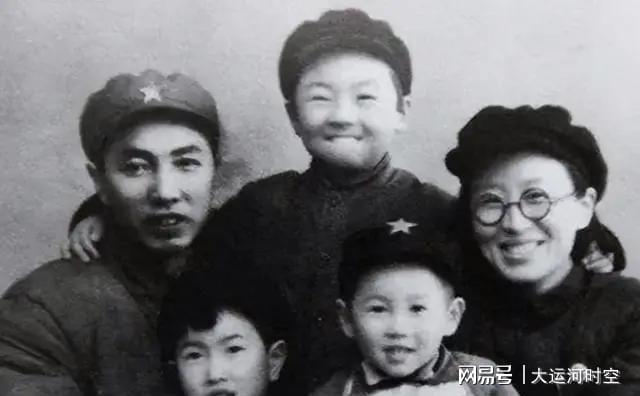 开云体育下载网址-1949年，贺子珍去北京看女儿，毛主席得知联系方志纯：去办一件事