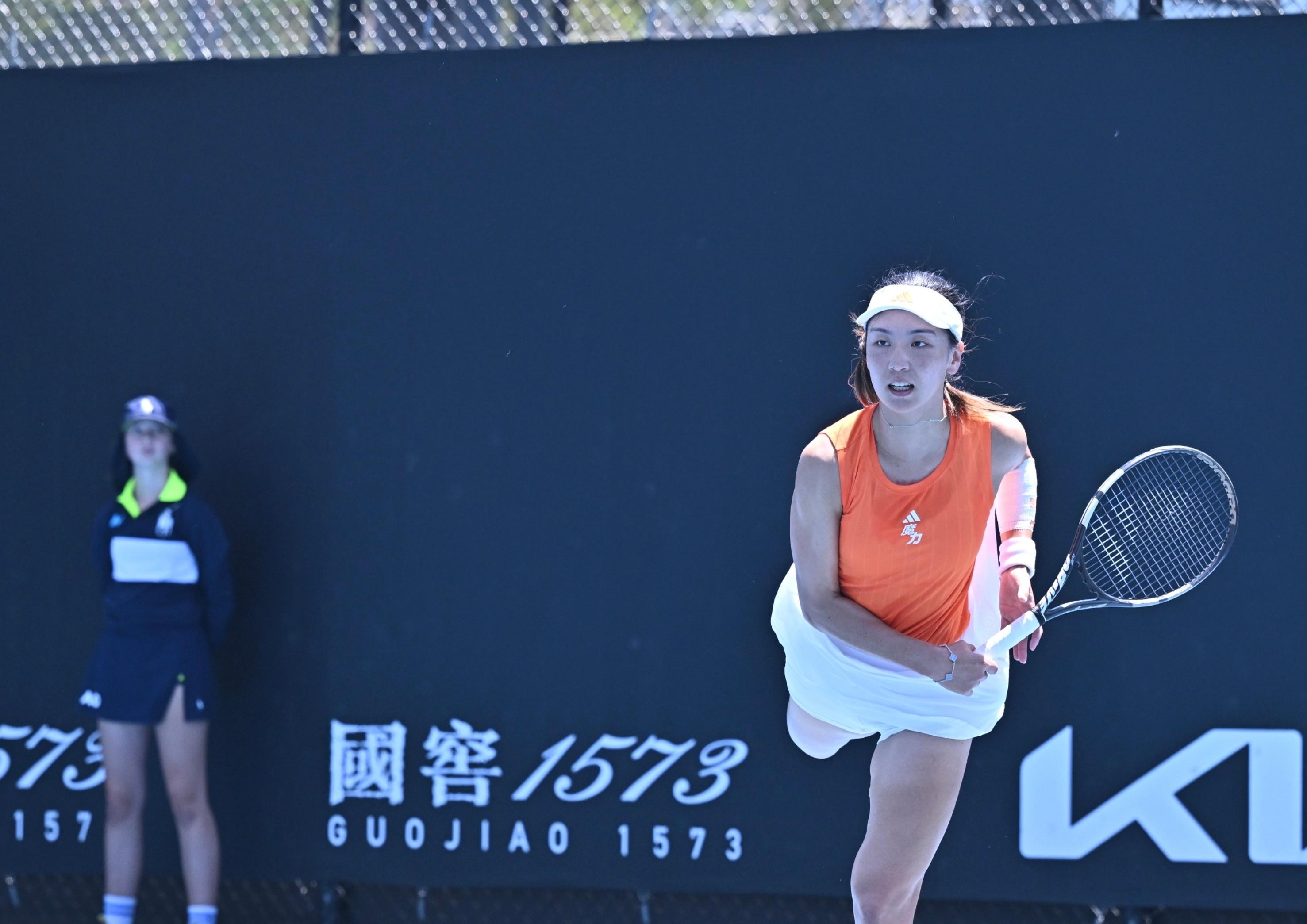 开云体育下载入口-又美又能打！王欣瑜澳网2-0晋级：中国莎娃进化，霸气轰10记ACE