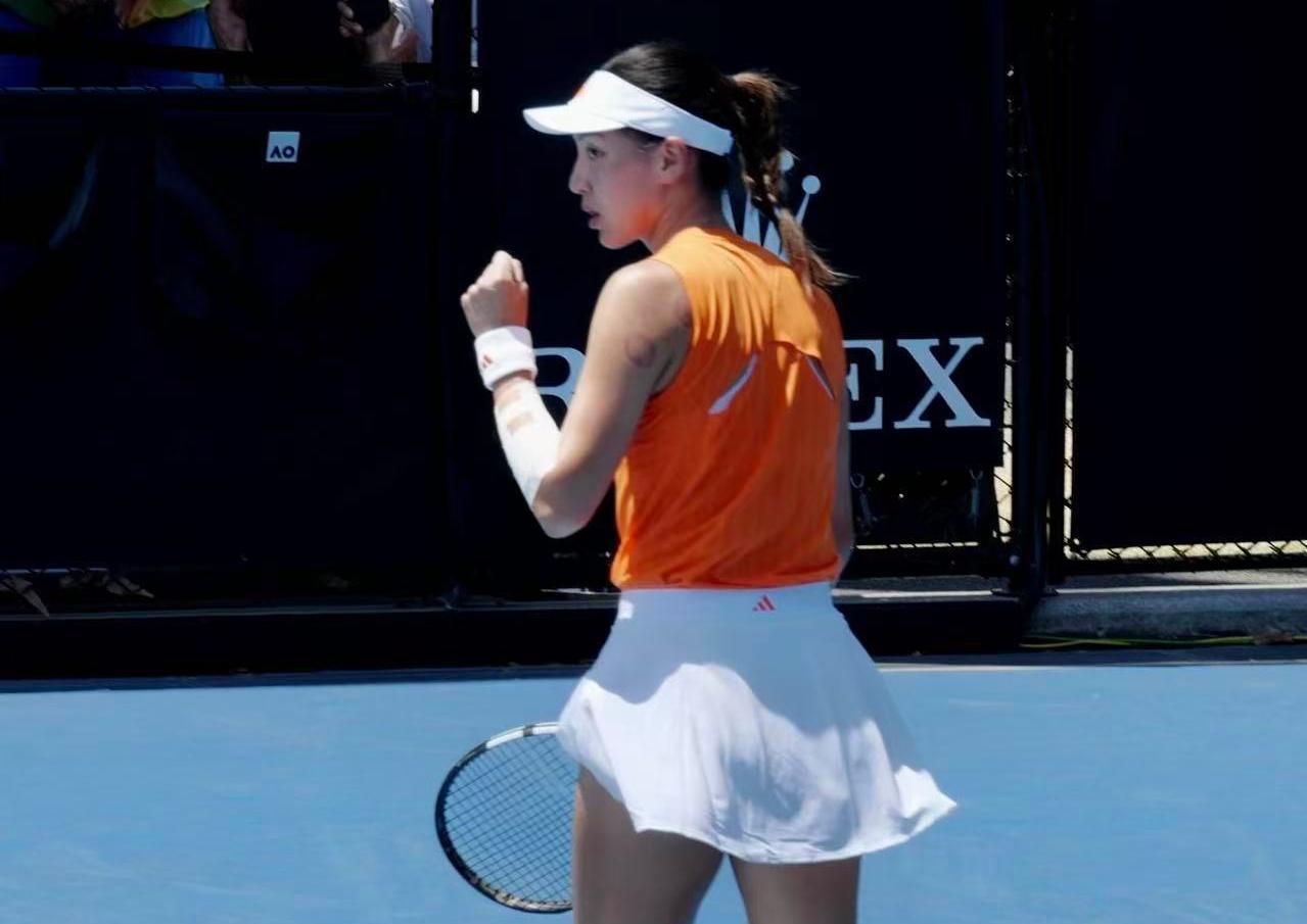 开云体育下载入口-又美又能打！王欣瑜澳网2-0晋级：中国莎娃进化，霸气轰10记ACE