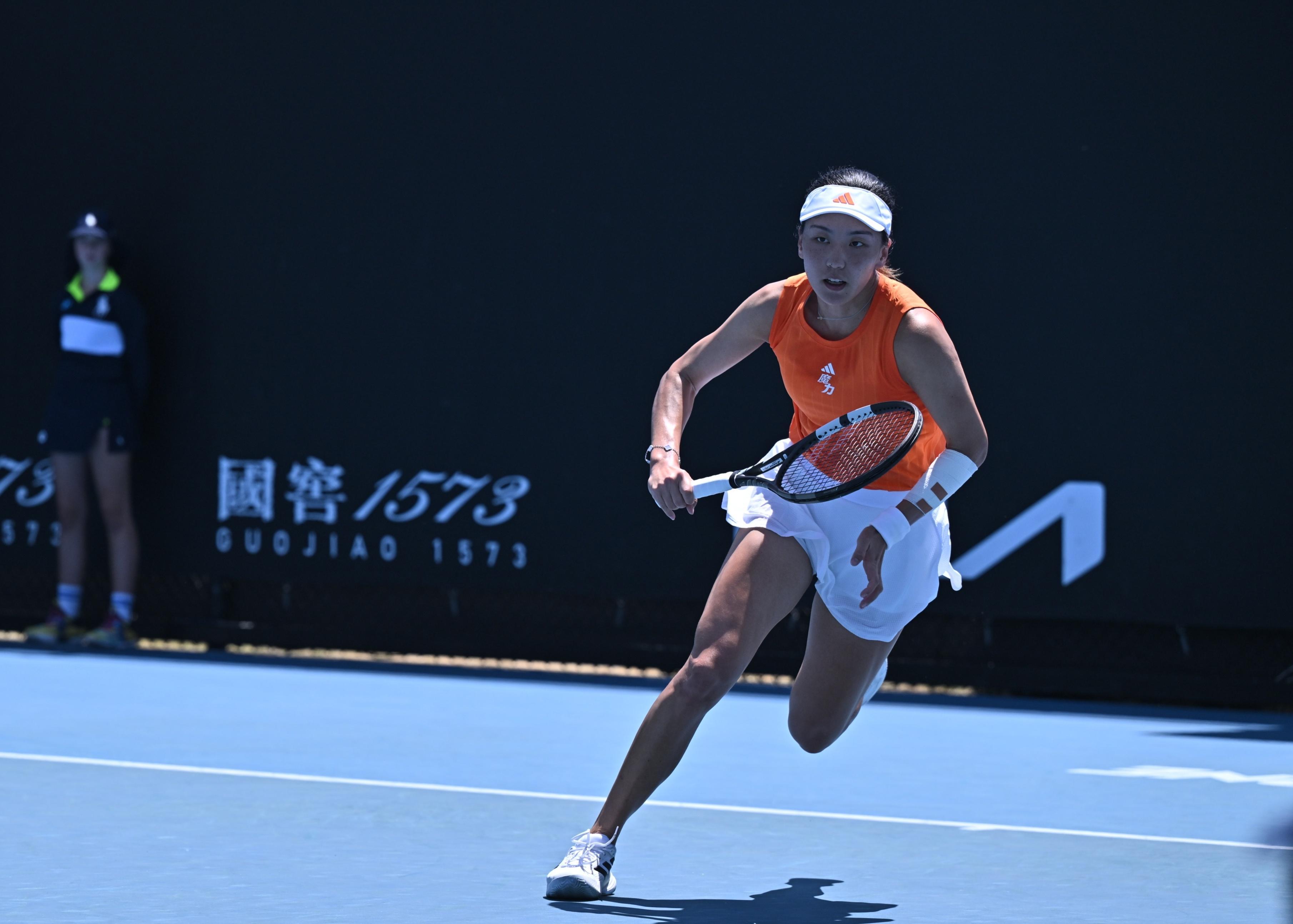 开云体育下载入口-又美又能打！王欣瑜澳网2-0晋级：中国莎娃进化，霸气轰10记ACE