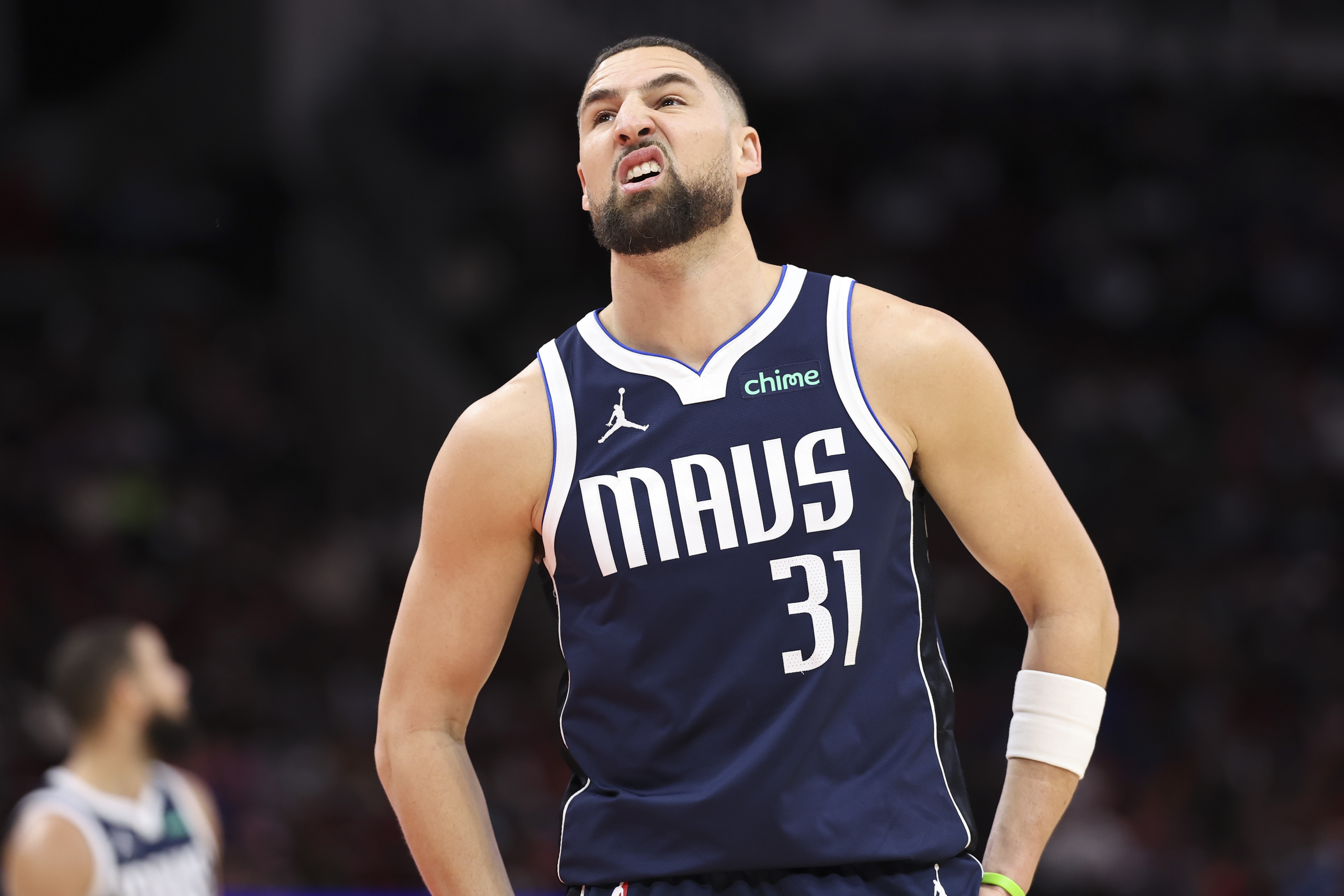 开云体育下载网页版-佛光照不出来了！克莱替补16分钟手感冰凉11投仅3中&amp;三分5中0