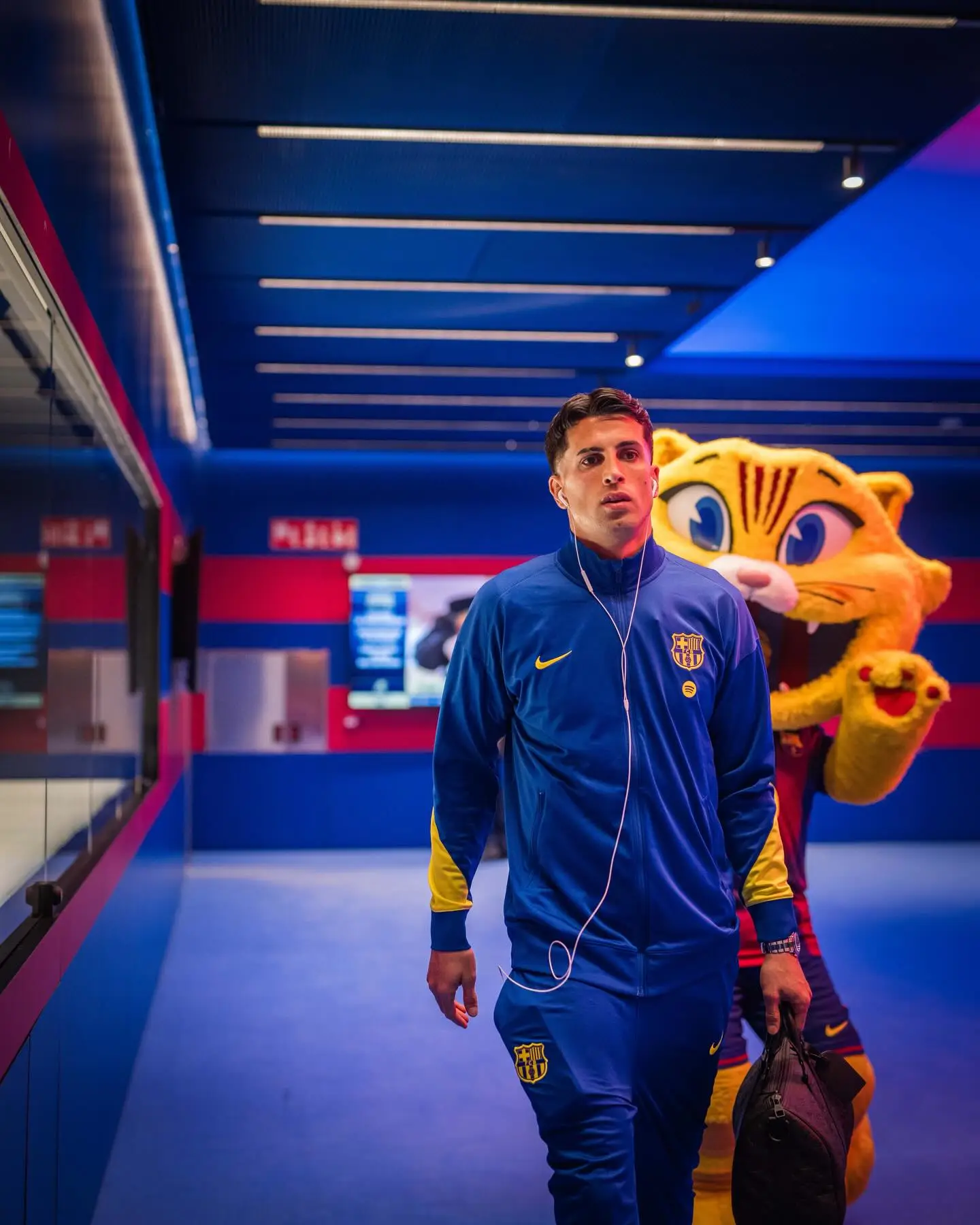 造点＋破门，坎塞洛赛后更新社媒，发布图集庆祝胜利